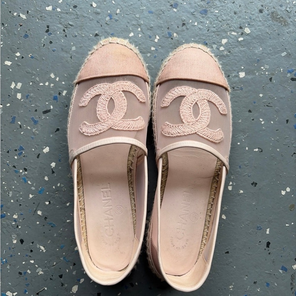 CHANEL Blush Pink mesh Espadrille Flats with Embroidered CC